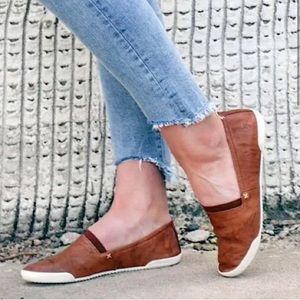 FRYE Melanie Slip Ons Size 7.5